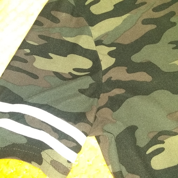 Camo hodded top - Picture 6 of 11